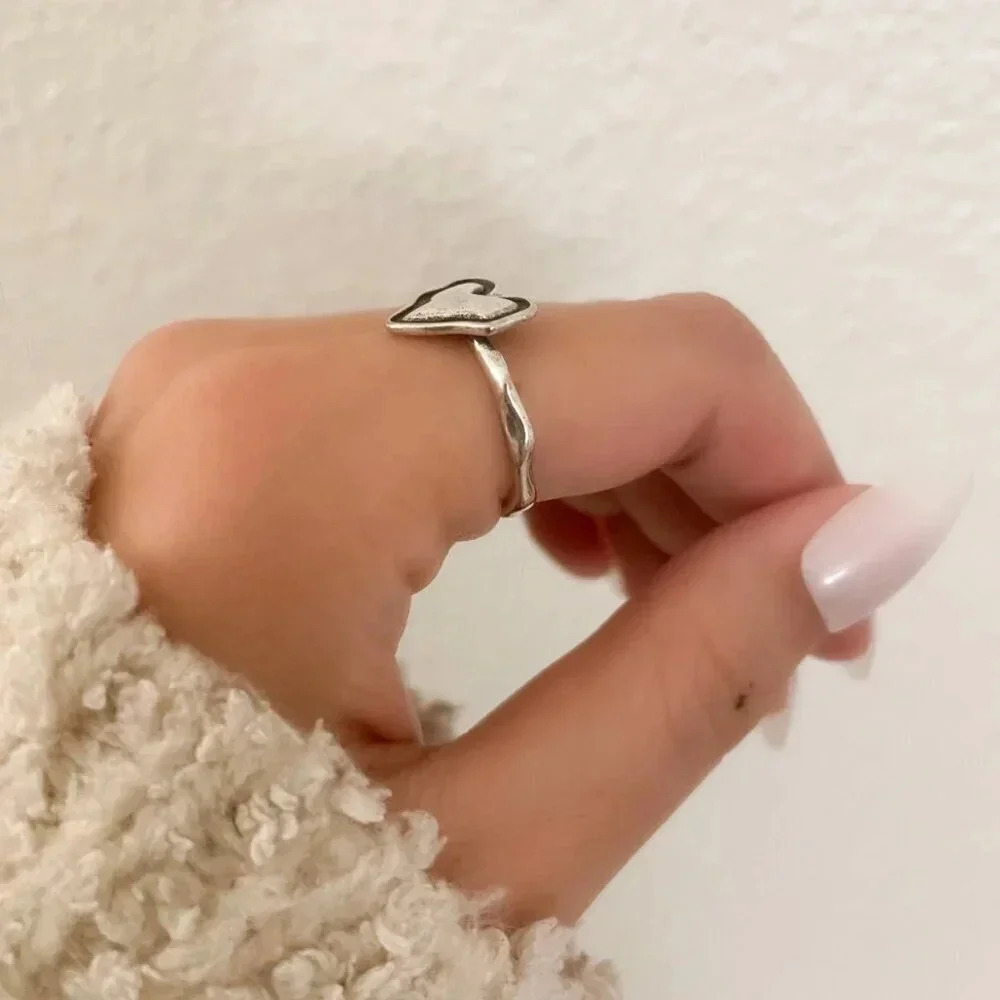 925 Sterling Silver Minimalist Black Heart Ring Dainty Heart Ring Black & Silver - Picture 7 of 9